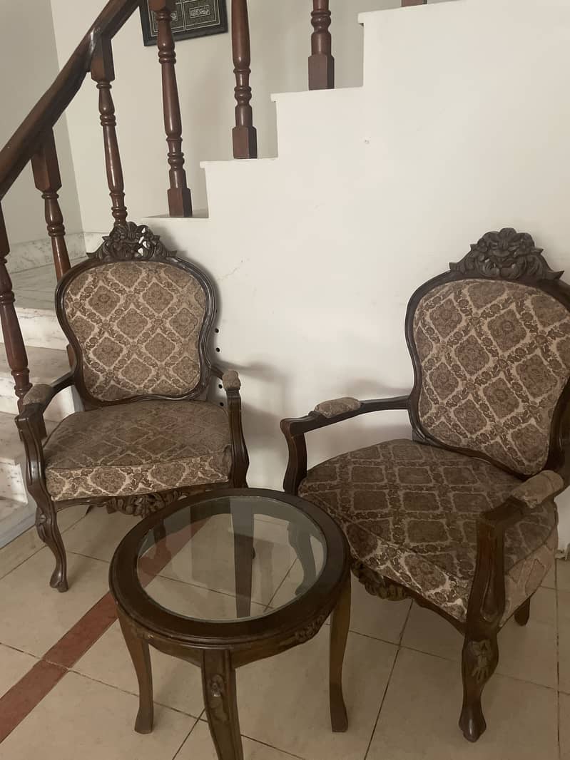 Two chairs with a coffee table 0