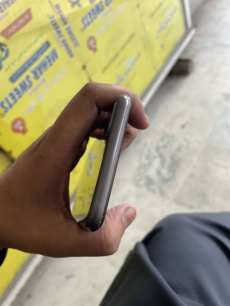 Apple iPhone 8 Plus 1