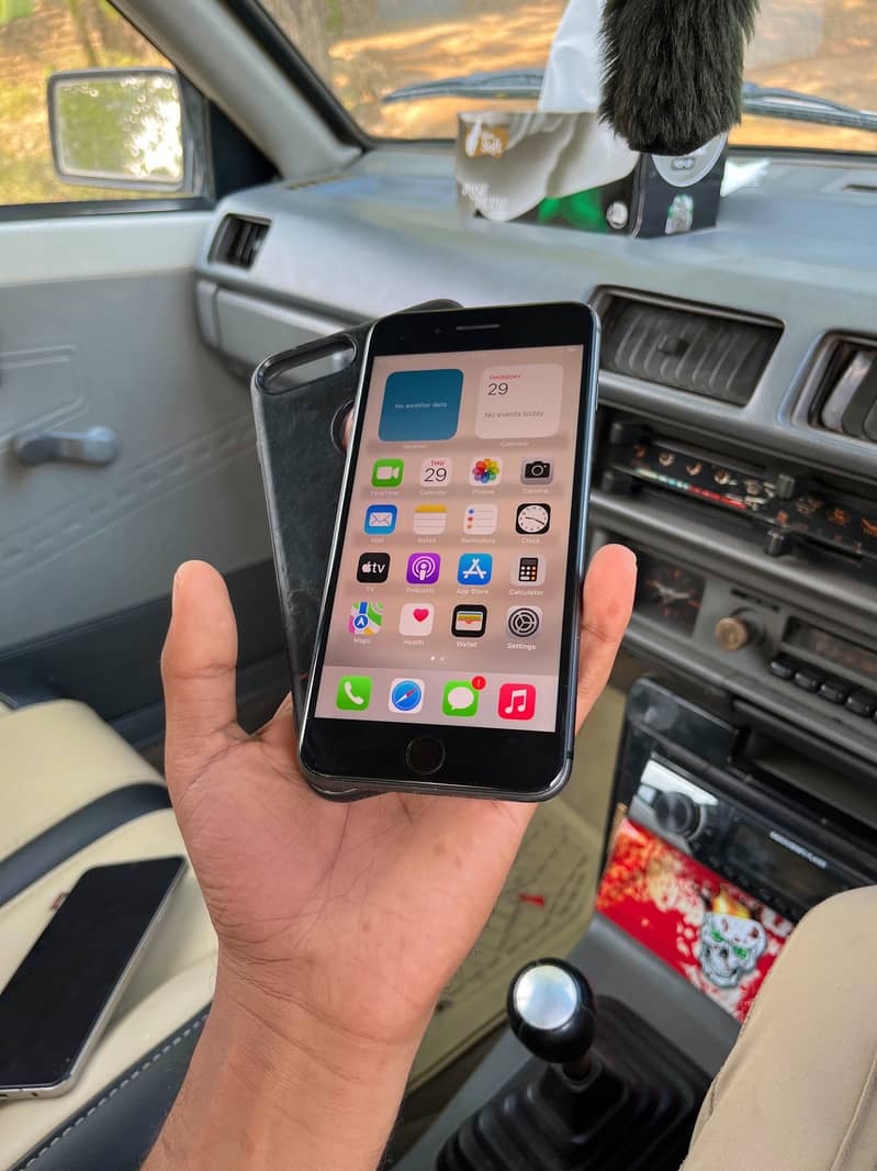 Apple iPhone 8 Plus 0
