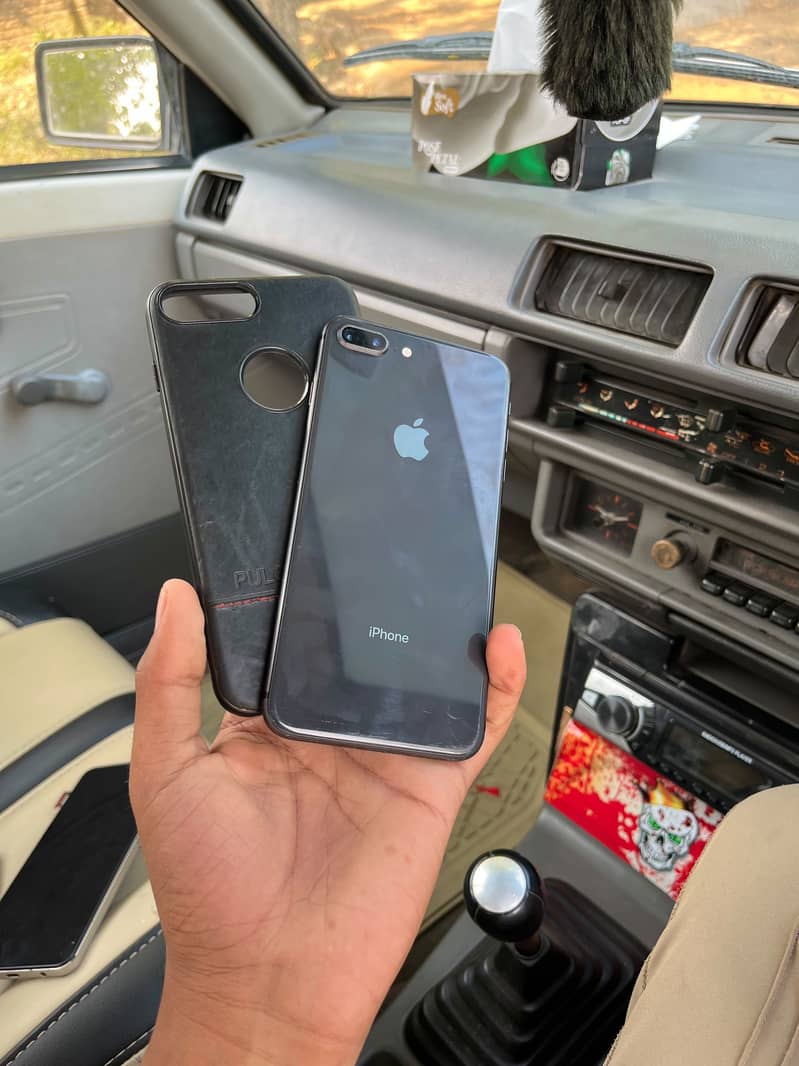 Apple iPhone 8 Plus 1