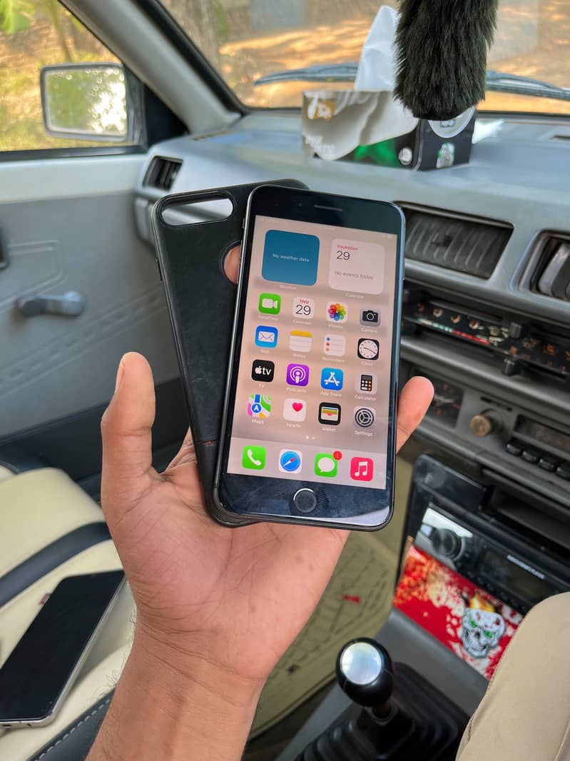 Apple iPhone 8 Plus 3
