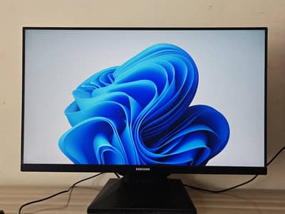 Samsung 1440p 24 inch 72hz monitor.