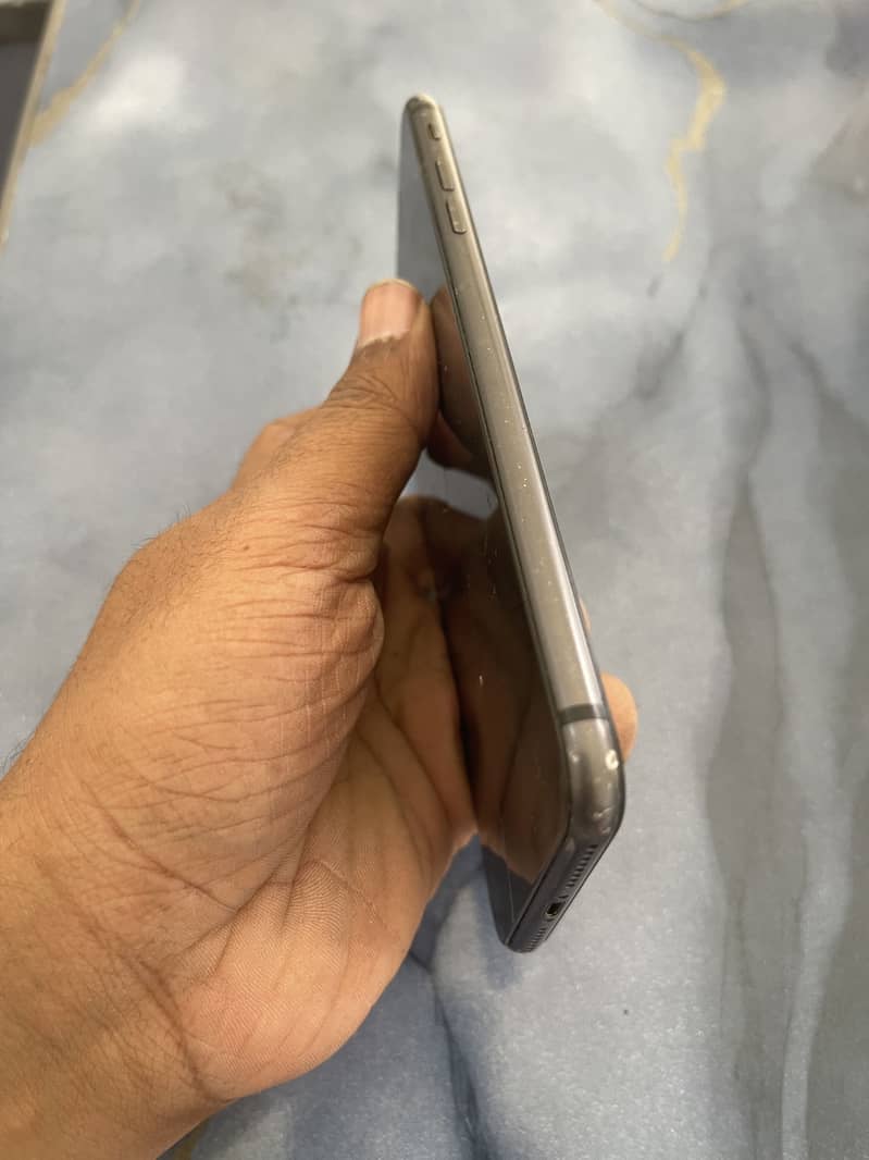 Apple iPhone 8 Plus 0