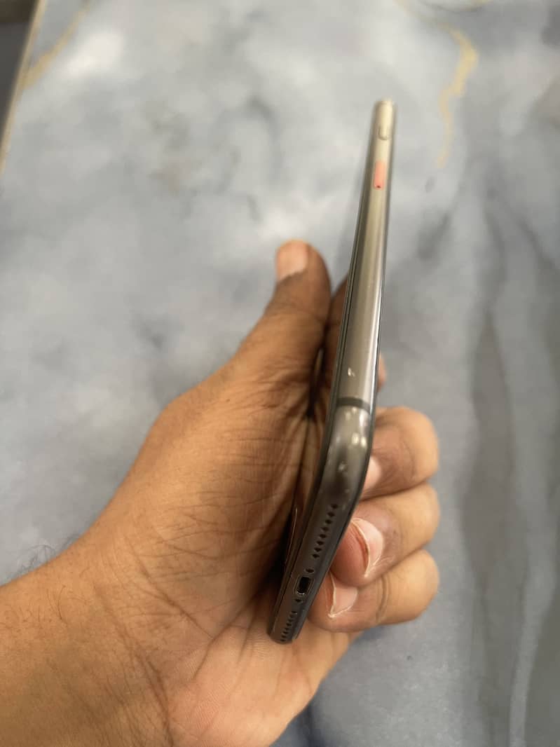 Apple iPhone 8 Plus 1