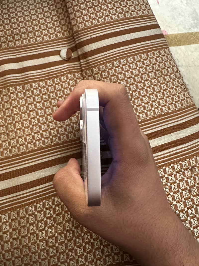 Apple iPhone 14 3
