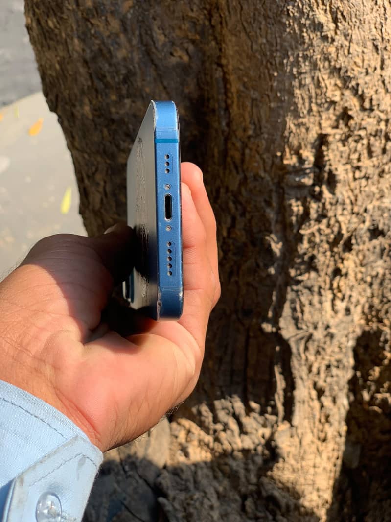 Apple iPhone 13 4