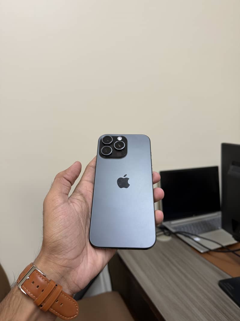 Apple iPhone 16 Pro Max 1