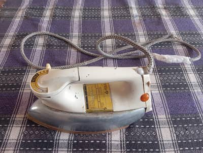 Feilex Electric Dry Iron / Heavy Weight Isthri in Working Condition