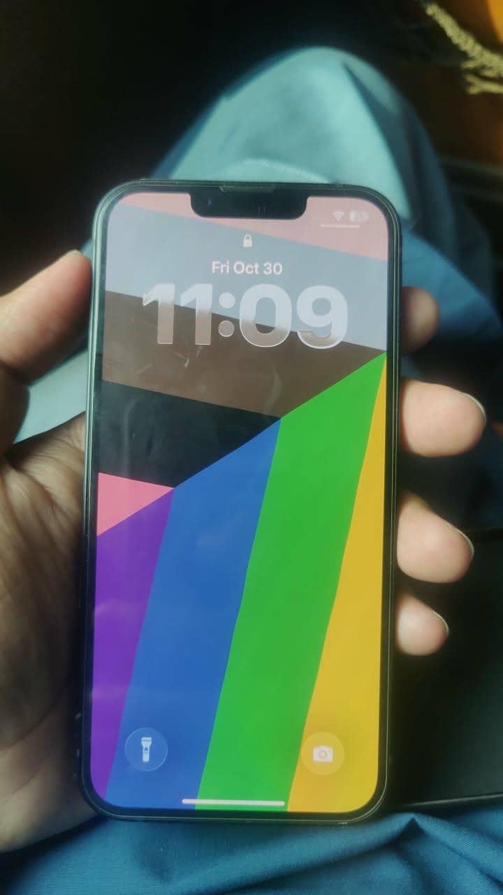 Apple iPhone 16e 1