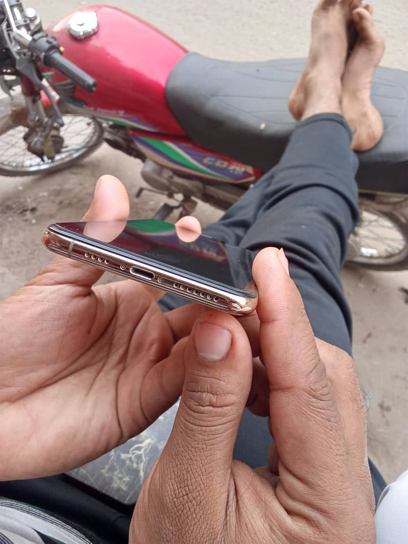 Apple iPhone XS Max 1