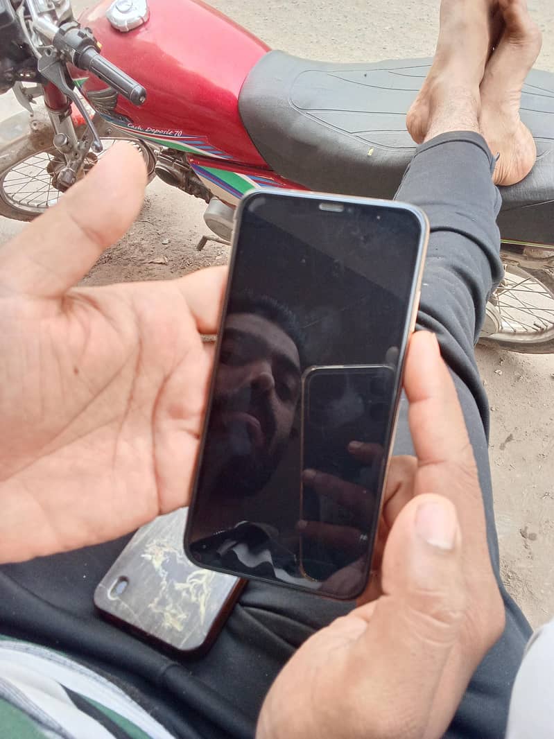 Apple iPhone XS Max 5