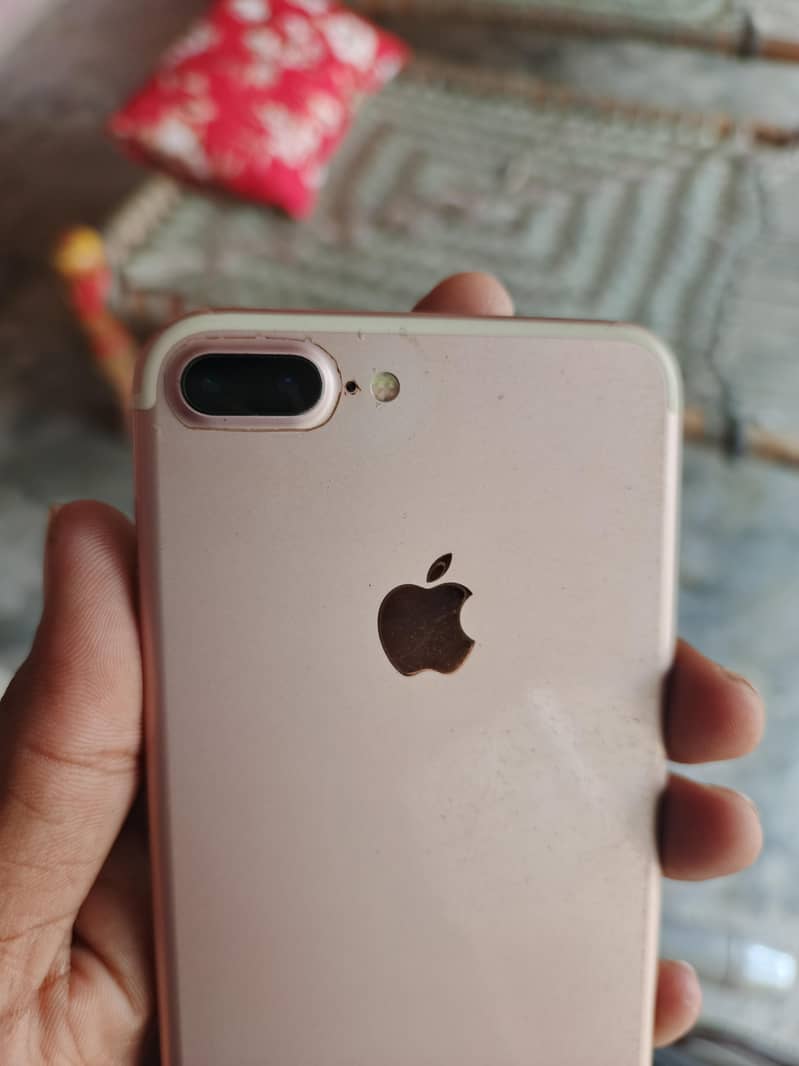 Apple iPhone 7 Plus 0