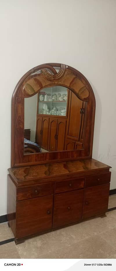 dubble bed /side table /and dressing table /with out metres