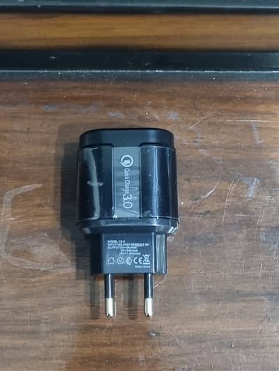 QC Charger 18W Single Port Curved Shaped USB Charger