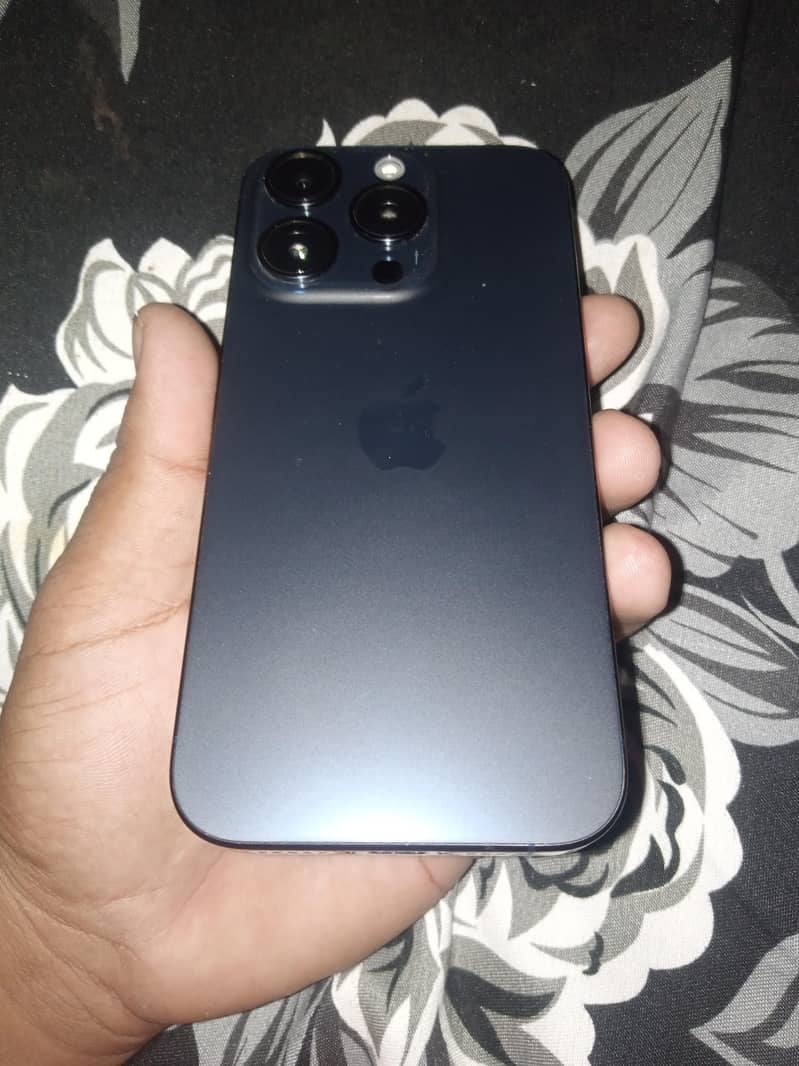 Apple iPhone 15 Pro(Jv) 1