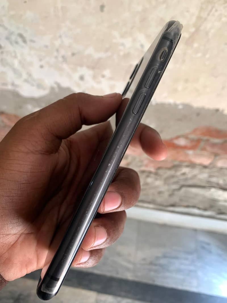 Apple iPhone 11 4