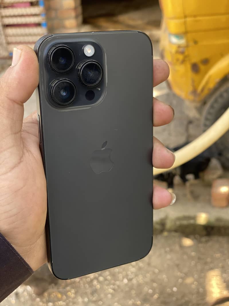 Apple iPhone 14 Pro Max 1