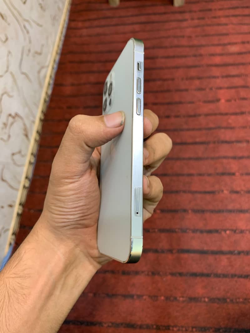 Apple iPhone 12 Pro 1