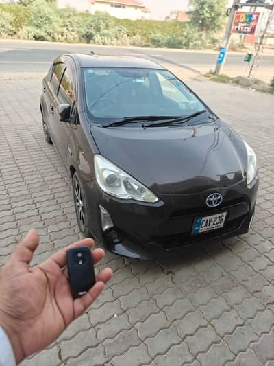 Toyota Aqua 2015 Model push start G package 2018 registered