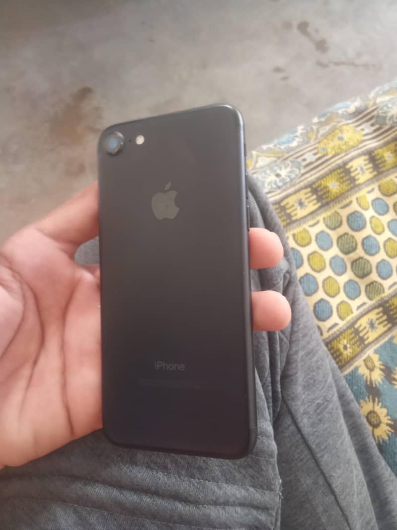 Apple iPhone 7 1