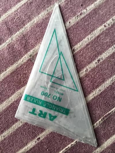 ART TRIANGLE RULER.