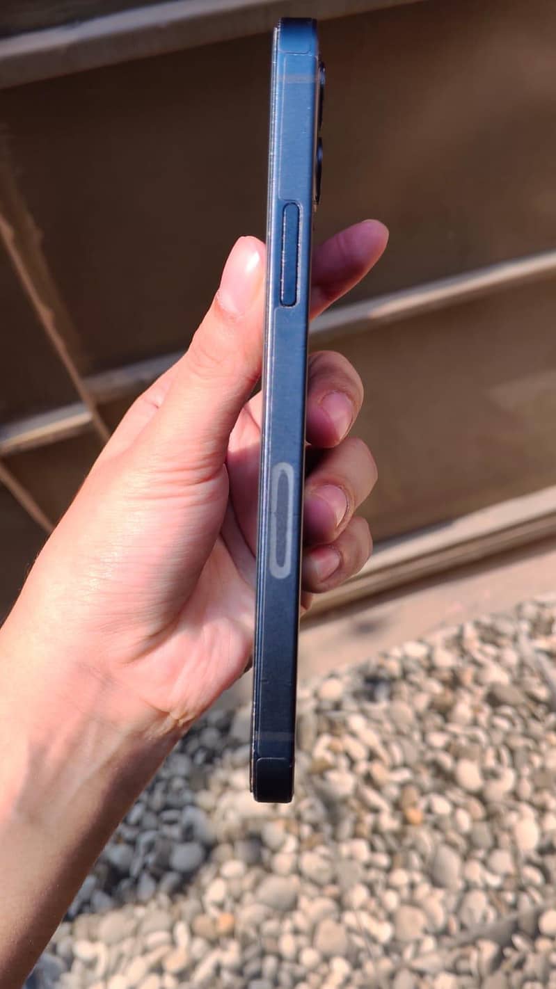 Apple iPhone 12 3