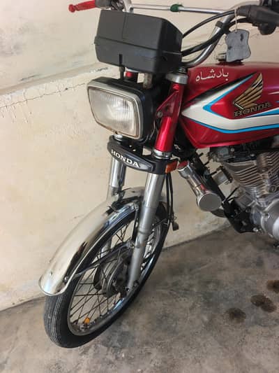 honda 125 urgent far sale 15 model 10 by 10 condition 03705639113