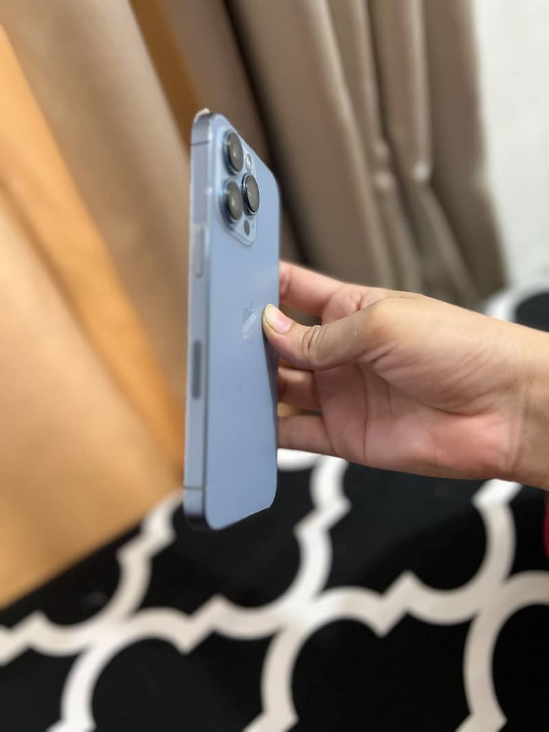 Apple iPhone 13 Pro 1