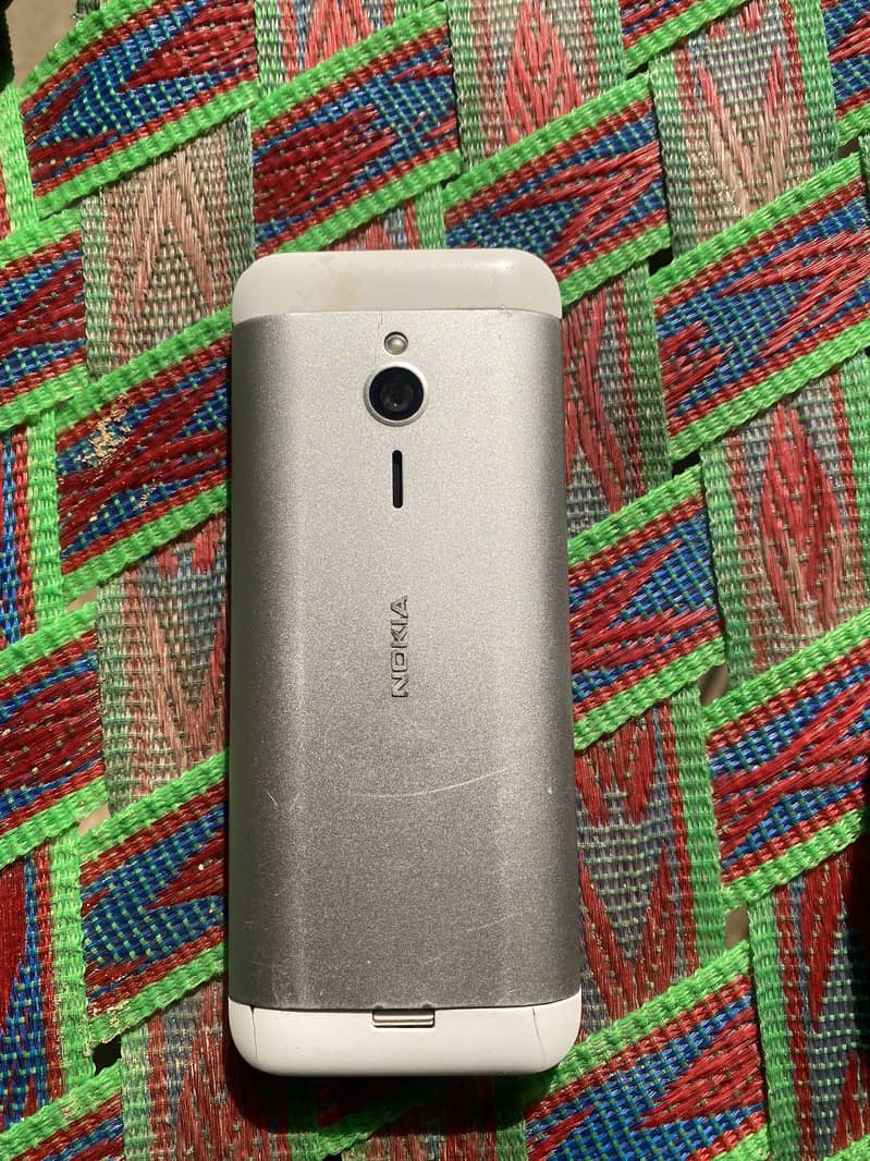 Nokia 230 Dual SIM 1
