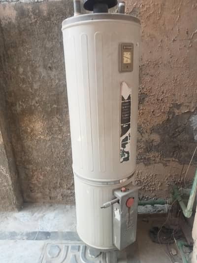 Gas Geyser for sale very good condition in Islamabad