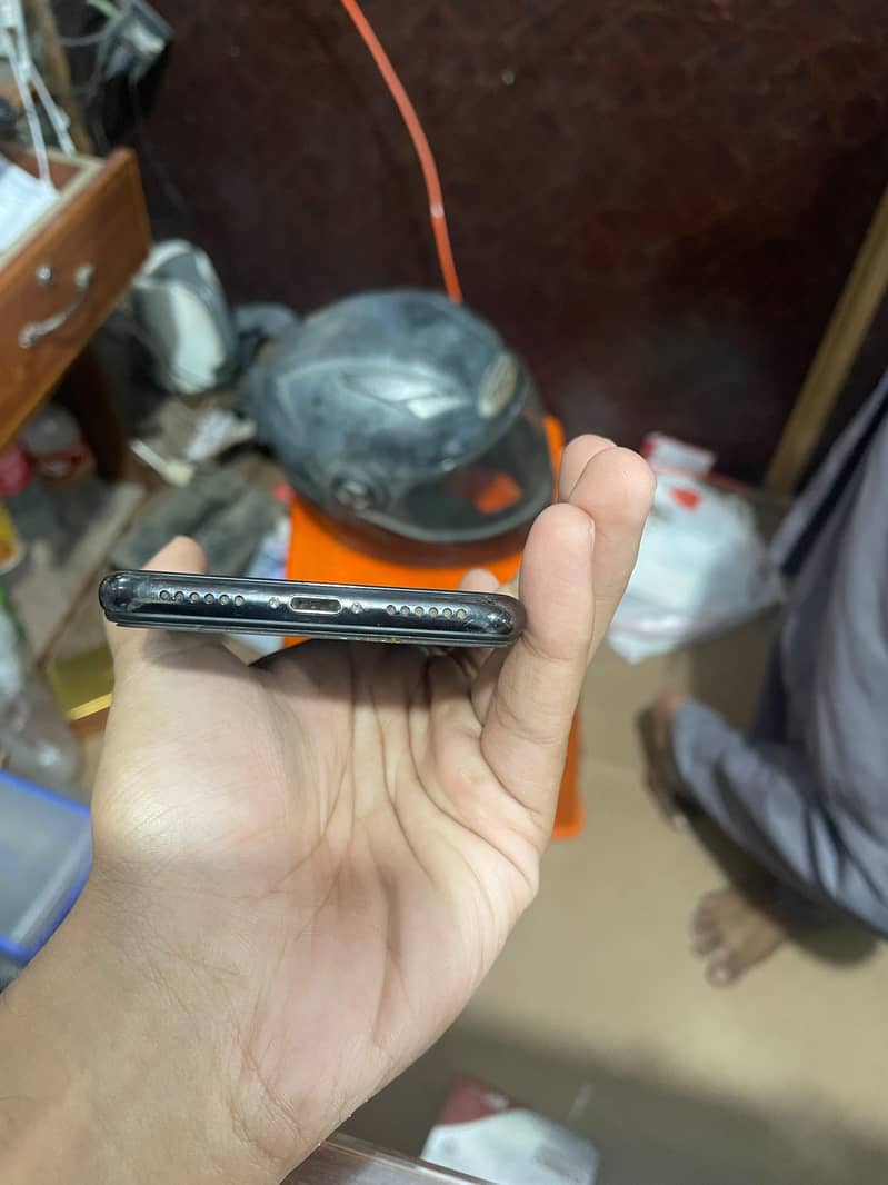Apple iPhone X 6