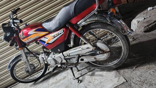 Honda CD 70 applied for 25 model home use bike