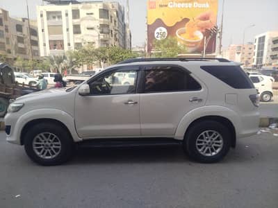 Toyota Fortuner V 2013