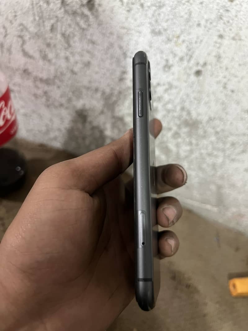 Apple iPhone 11 3