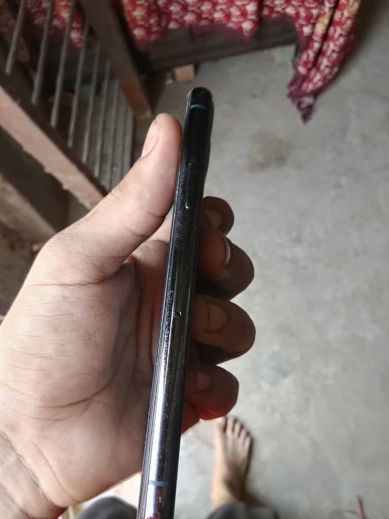 Apple iPhone 11 Pro 4