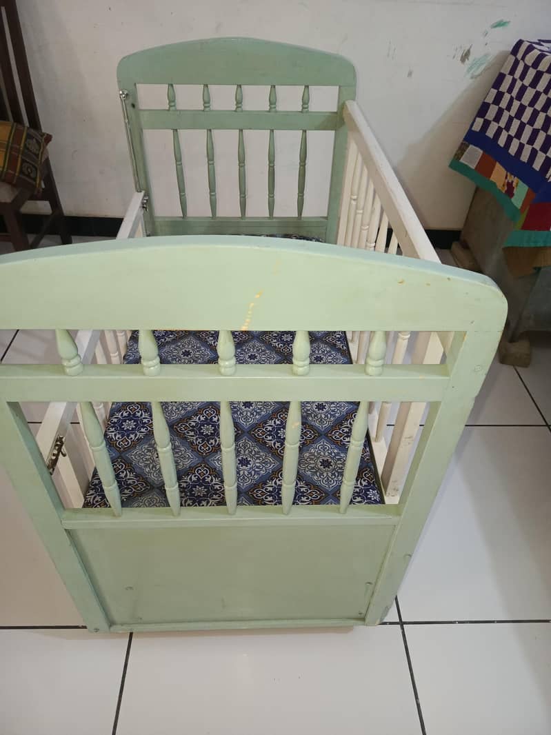 baby cot 1