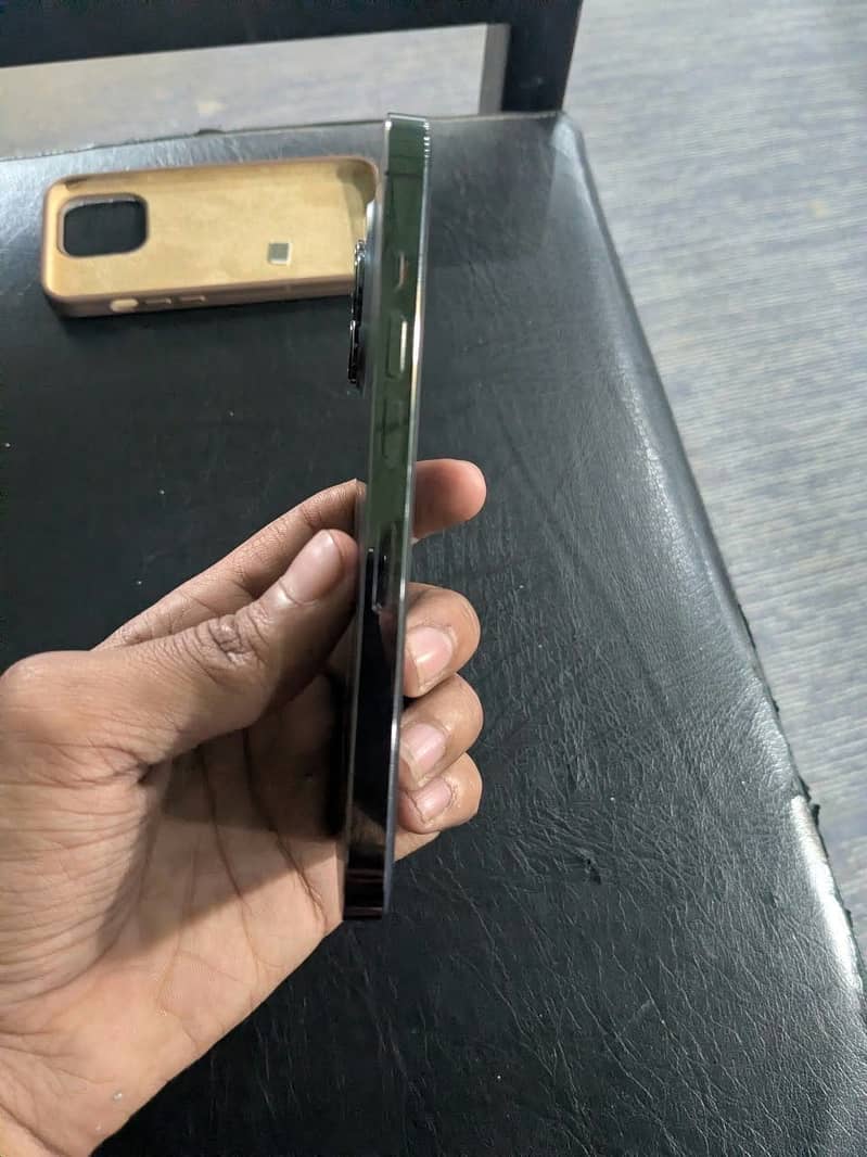 Apple iPhone 13 Pro 1