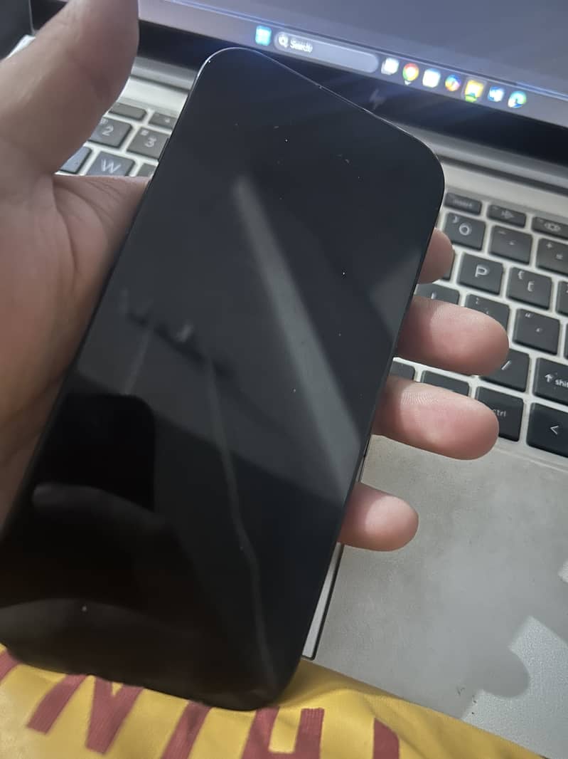 Apple iPhone 16 Pro 3