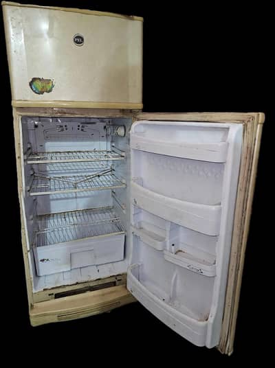 Fridge / Refrigerator in full 100% working condition