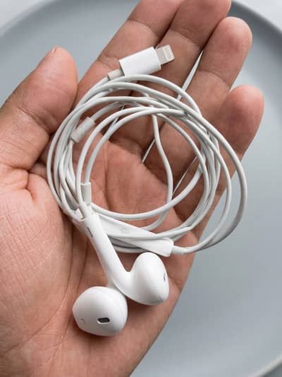 iphone handfree lightning cable 10/10 condition
