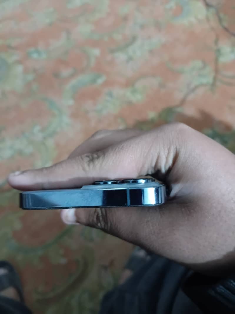 Apple iPhone 13 Pro 1