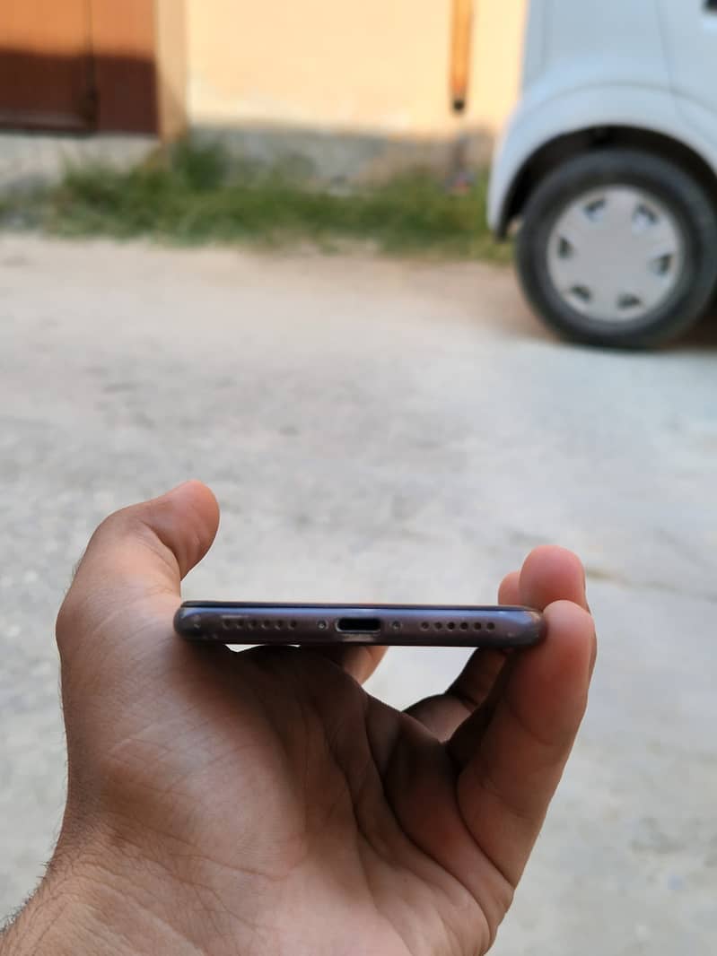 Apple iPhone 8 1