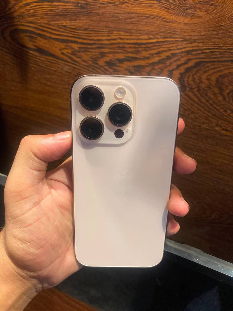 Apple iPhone 16 Pro 0