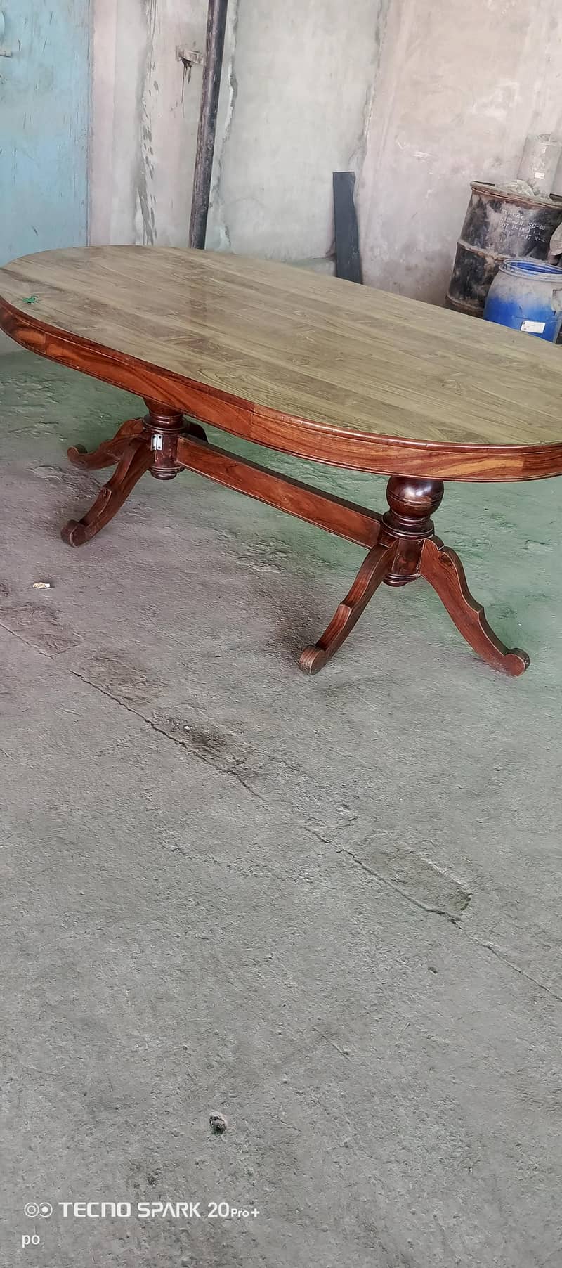 Dining table with 6 chairs. 0