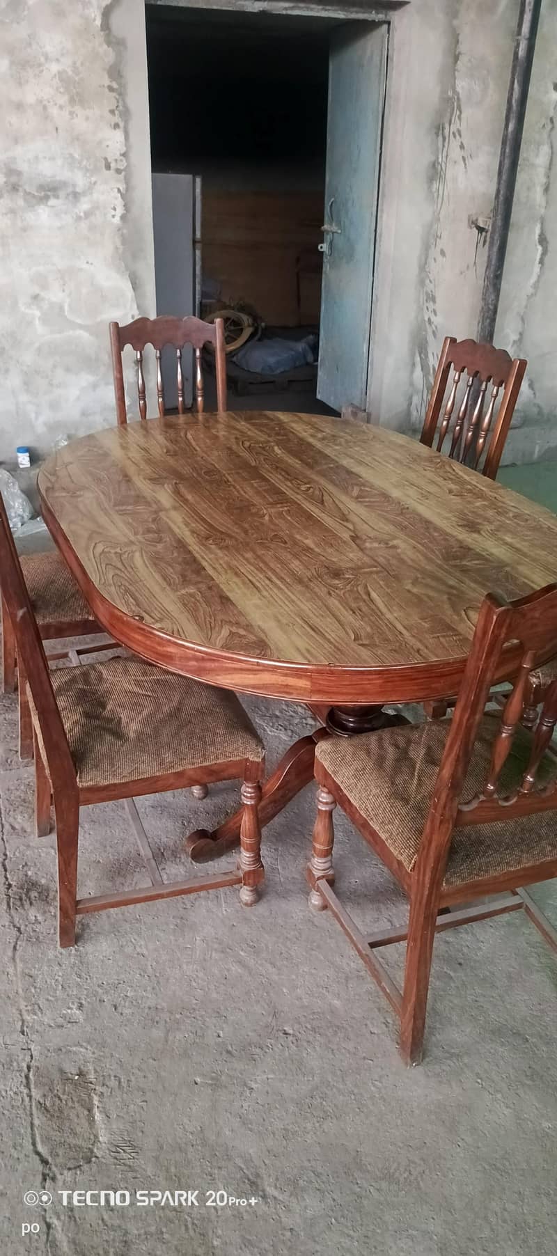 Dining table with 6 chairs. 1