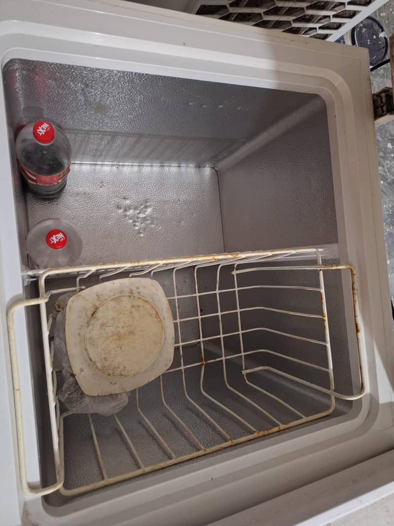 twin freezer and fridge in good condition and 1 microwave oven also in 4