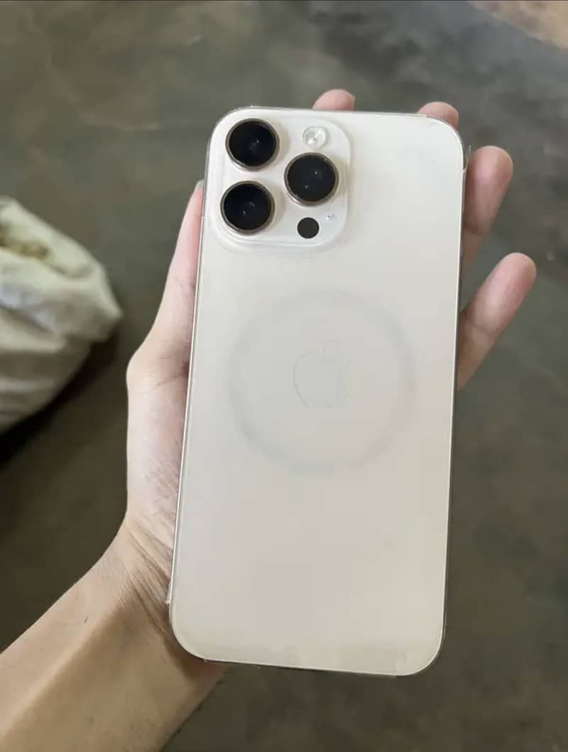 Apple iPhone 16 Pro Max 5
