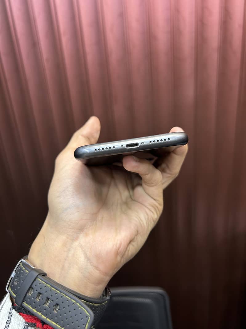 Apple iPhone 11 3