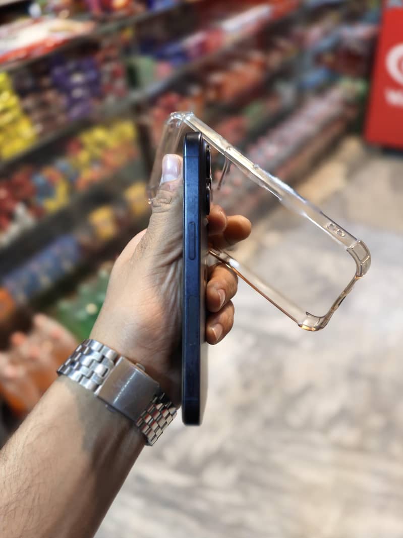 Apple iPhone 15 Pro 4