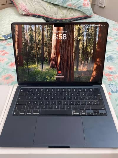 Apple MacBook Air M3 (2024) | 13-inch | 8GB RAM | 256GB SSD